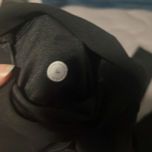Size 4 dot confirmed lululemon leggings - Picture 3 of 3